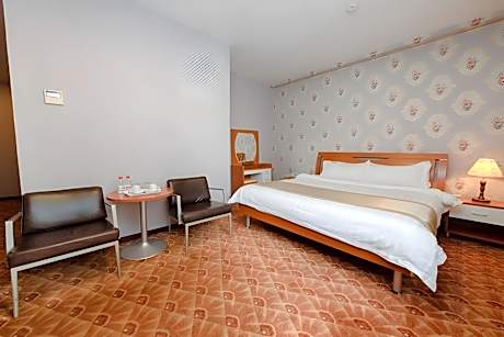 Semi Lux Room