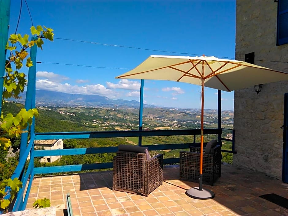 La casa dalle finestre blu