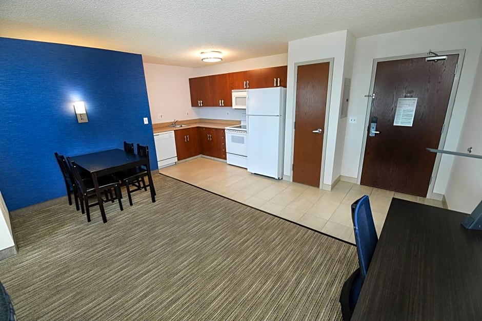 Holiday Inn Express Hotel & Suites Grand Forks