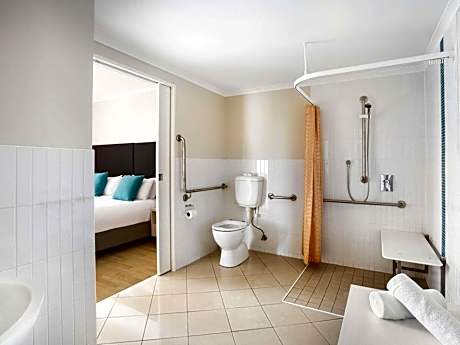 One-Bedroom Suite with City View - Disability Access