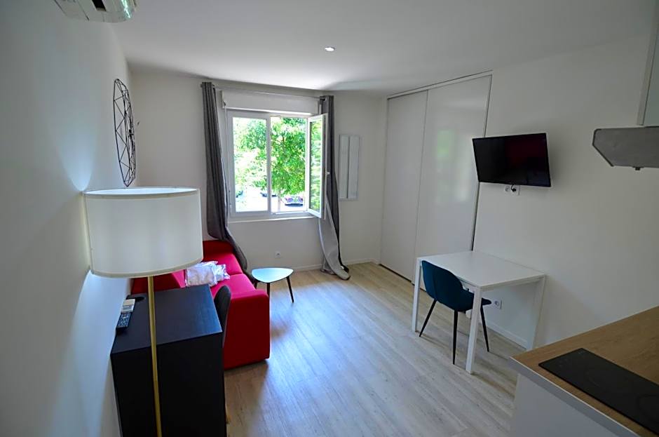 STUDIO CASSIN - next to tramway line 2 near airport