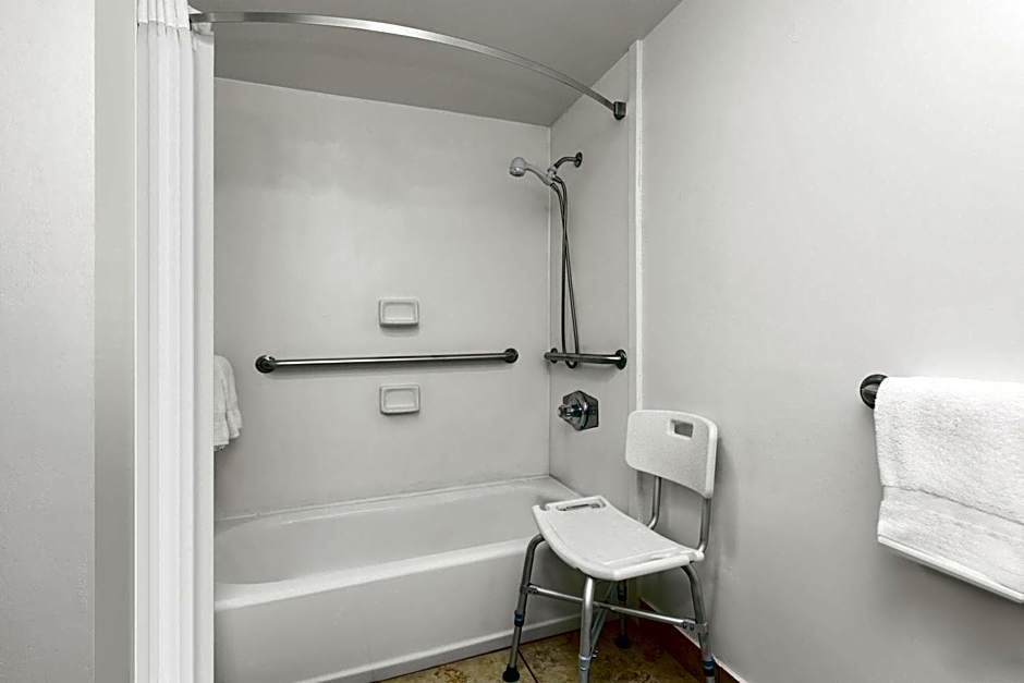 Ramada by Wyndham Tulsa Broken Arrow