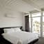 Hollywood Hills Hotel