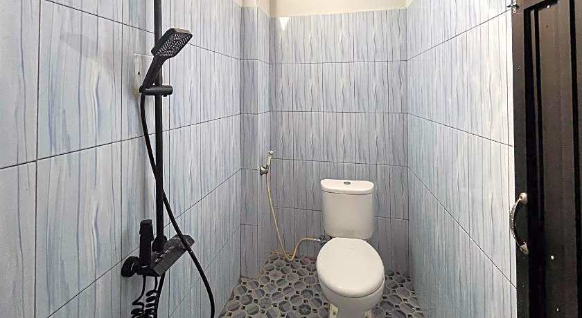 RedDoorz Plus @ New Favour Hotel Gunung Dempo