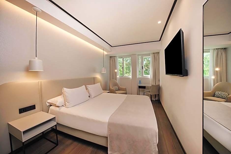 Photo 1 of 8 of Single Room