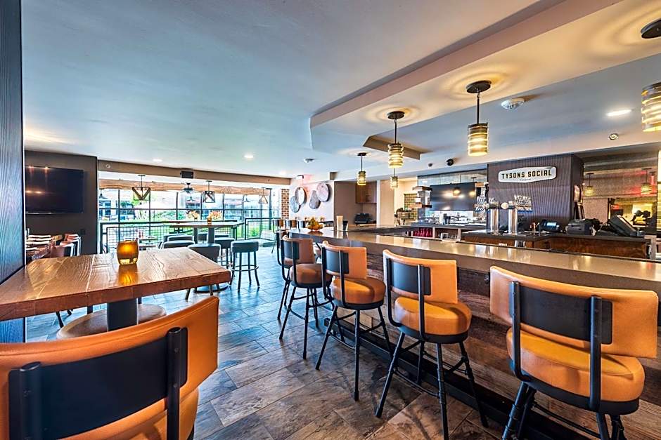 DoubleTree by Hilton McLean Tysons