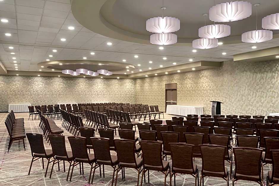 DoubleTree by Hilton St. Paul East