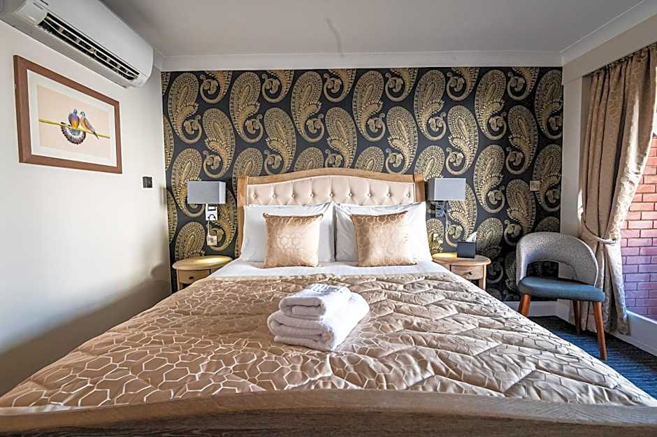 Thames Riviera Hotel