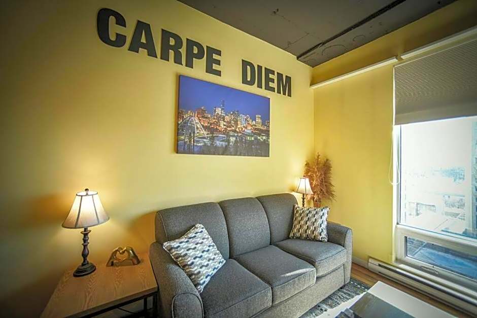 2 Full Beds, Rogers Place Downtown Central, Memorable 1 Bedroom Condo