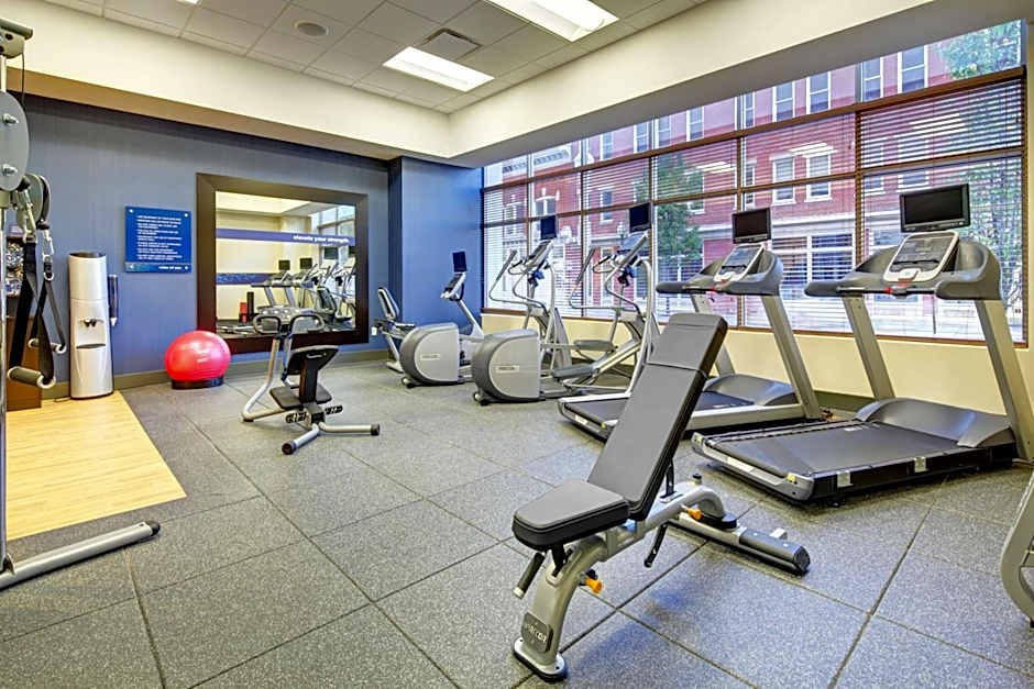 Hampton Inn By Hilton and Suites Roanoke-Downtown, VA