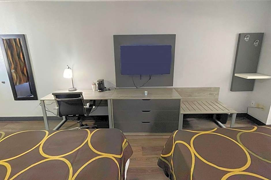 Super 8 by Wyndham Pigeon Forge Downtown