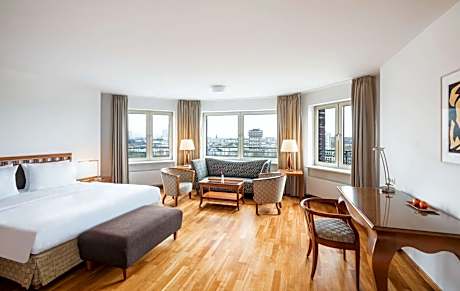 Deluxe King Room with Skyline View