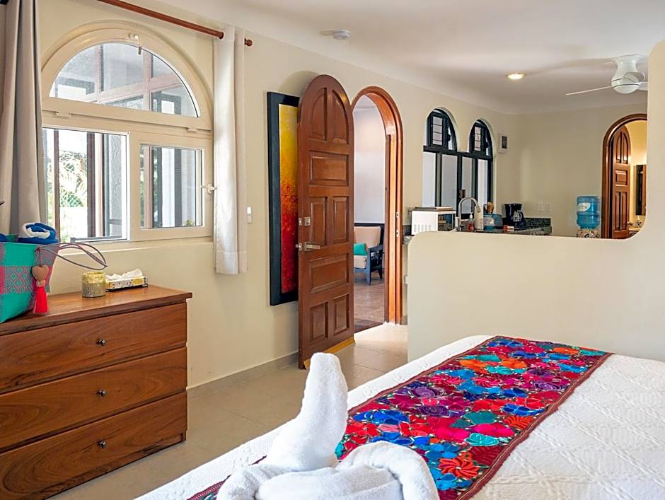 Casa Sonoma - Charming Condos Minutes from Beach & Reef