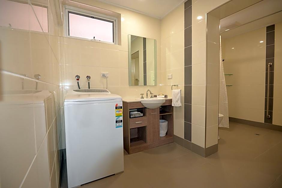 Country Comfort Amity Motel