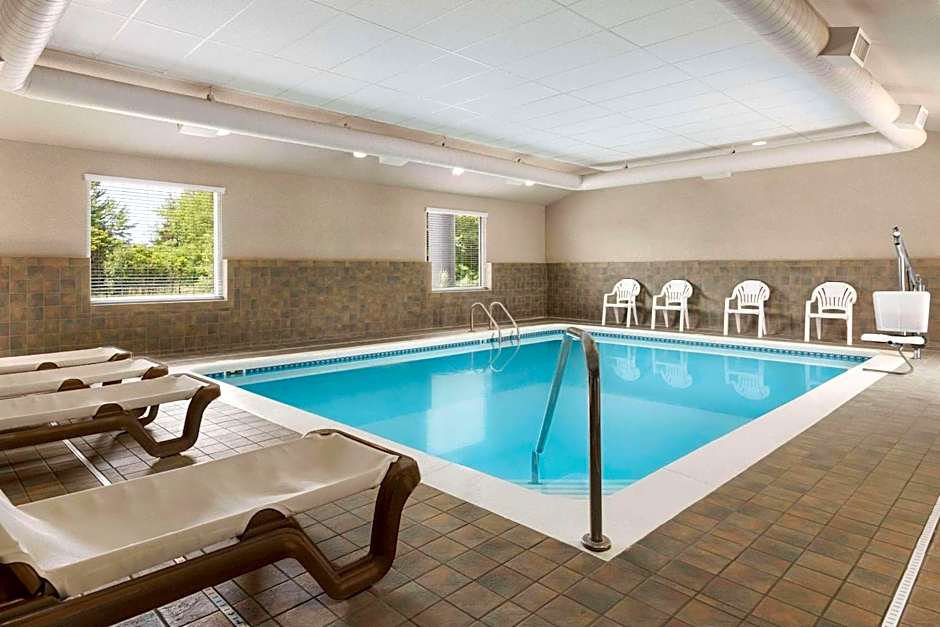 Country Inn & Suites by Radisson, Holland, MI