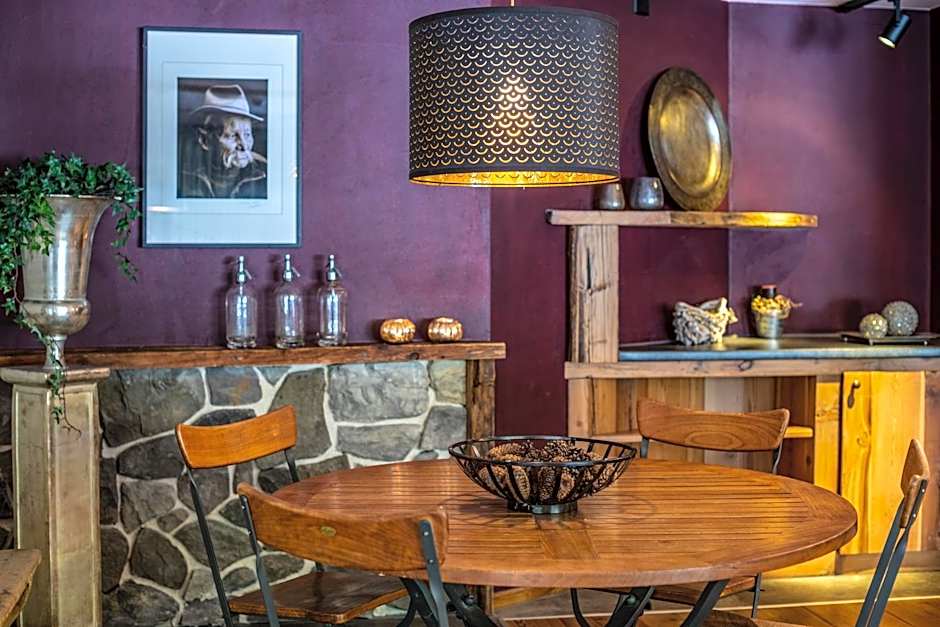 22 Summits Apartments