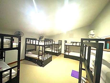 Bed in 10-Bed Mixed Dormitory Room