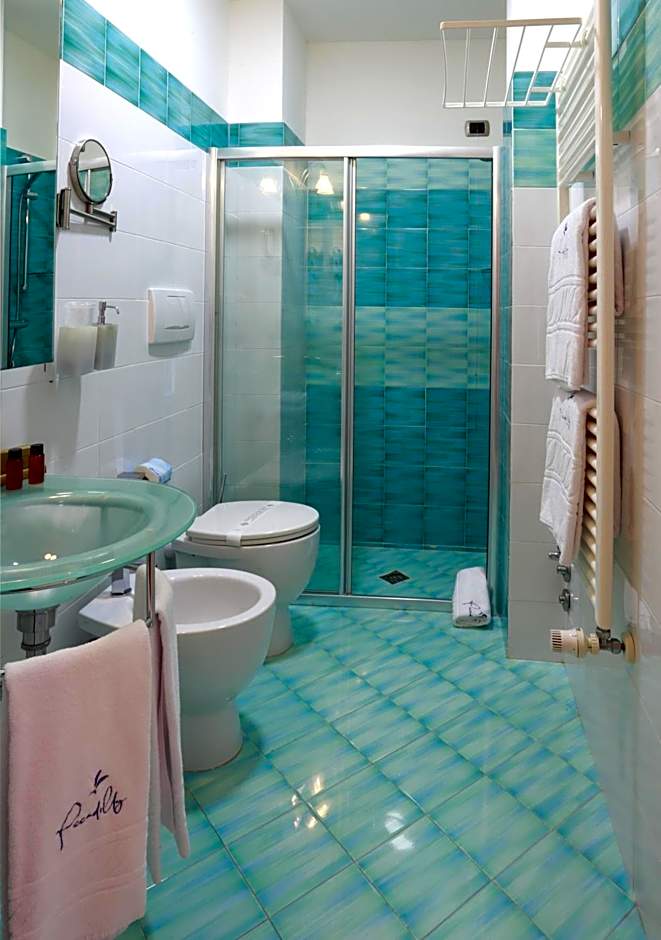 Piccadilly Rooms Restaurant and Beach