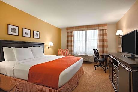 1 King Bed, Nonsmoking, Accessible