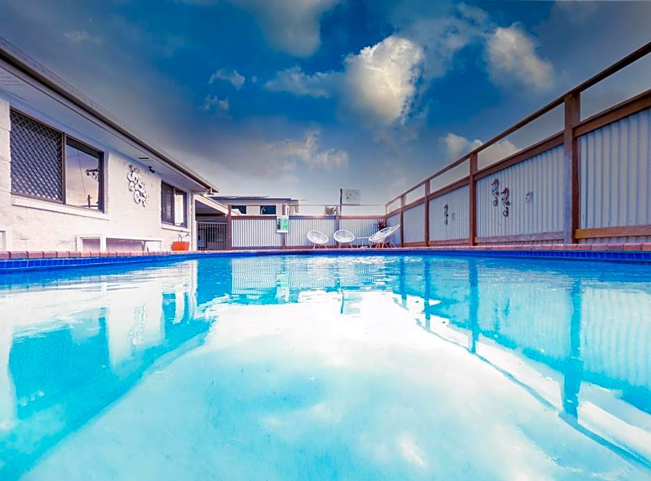 Boyne Island Motel and Villas