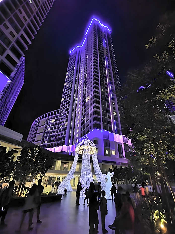 Roomspace Suites @ I-City Theme Park