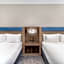 Holiday Inn Express Pratt By IHG