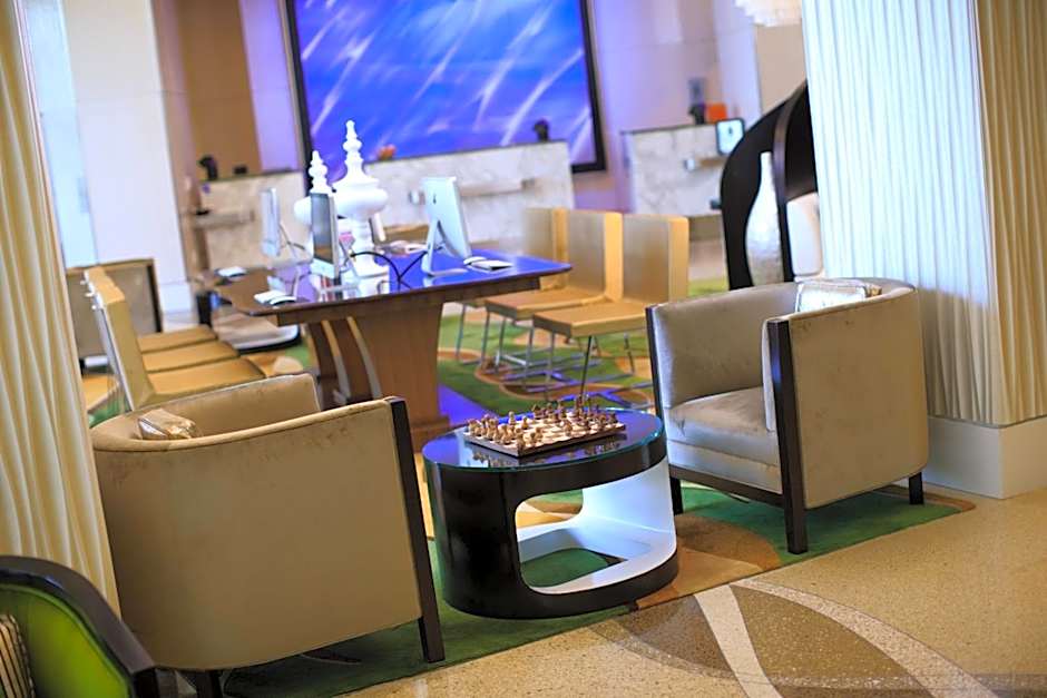 Renaissance by Marriott Arlington Capital View Hotel