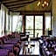 Country Club Hotel & Suites