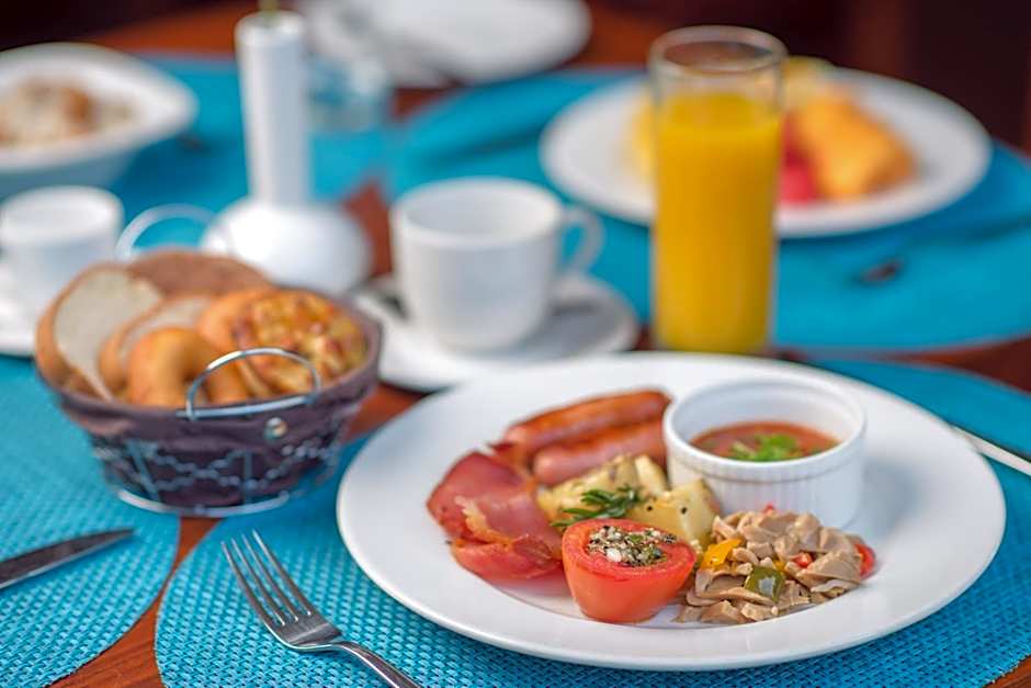 Sea Cliff Court Hotel and Luxury Apartments