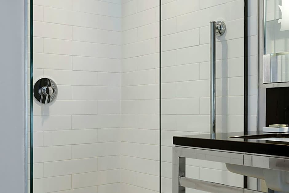 Renaissance by Marriott Cincinnati Downtown Hotel