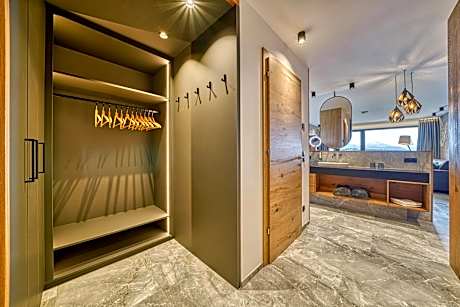 Suite with Mountain View