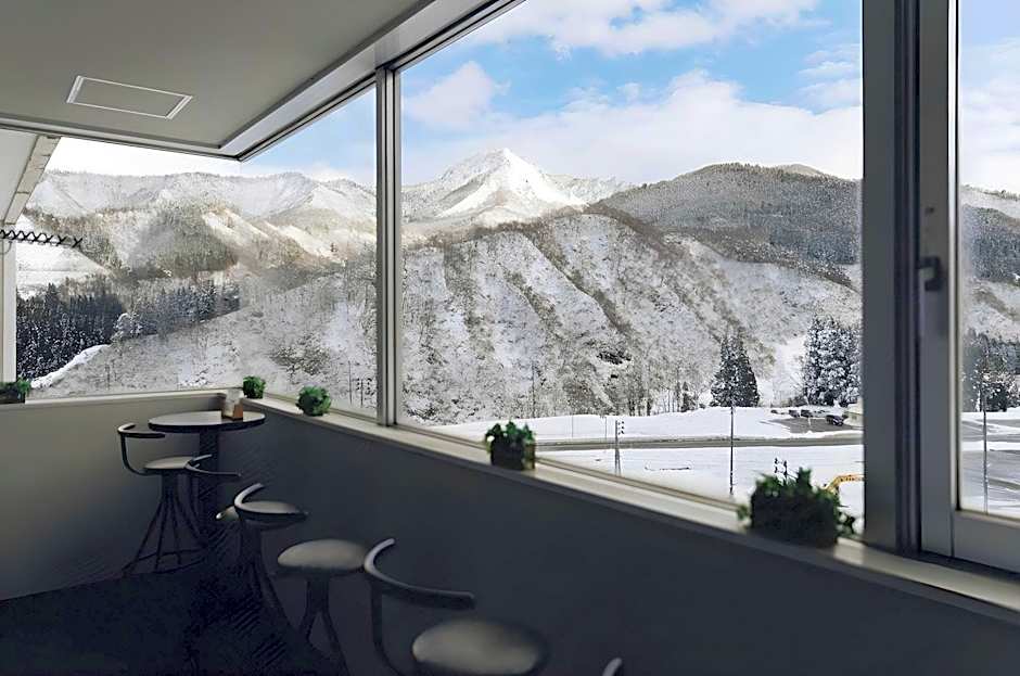 Hotel Justice - Ski IN Ski OUT - Private bathroom, next to the ski lift station