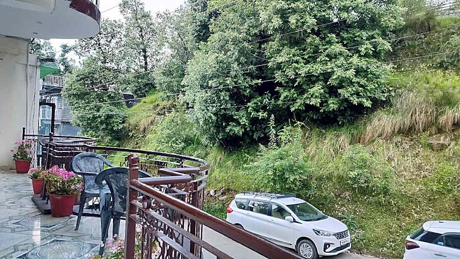 Snow Crest Inn l A Pure Veg Hotel