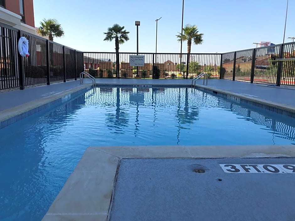 Holiday Inn Express Hillsboro I-35 By IHG