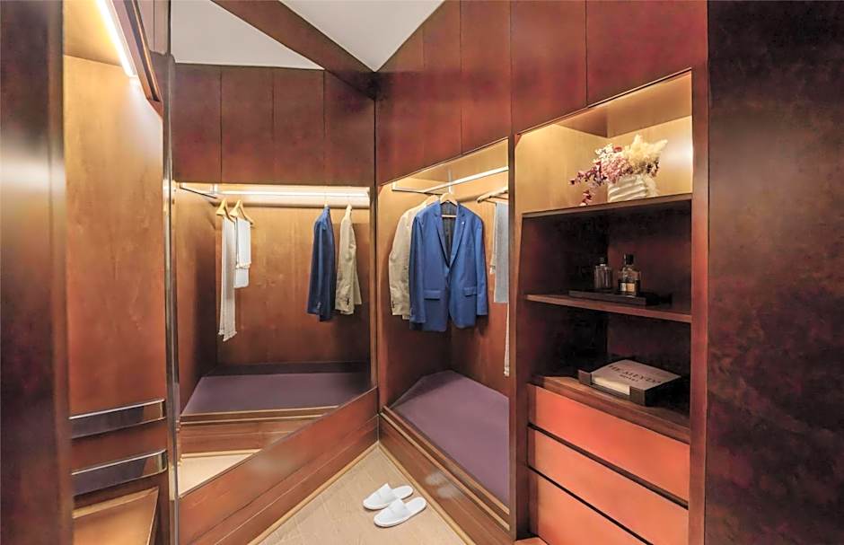 Photo 1 of 6 of Presidential Suite