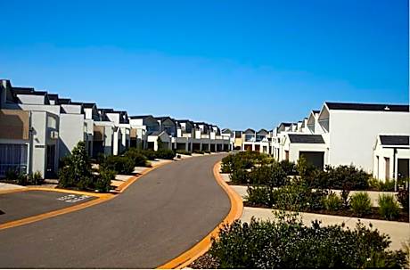 Quest Sanctuary Lakes Apartments