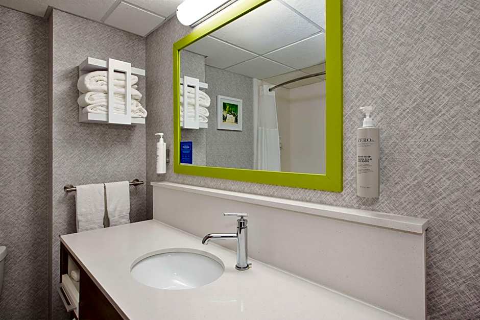 Hampton Inn & Suites Cleveland-Airport/Middleburg Heights