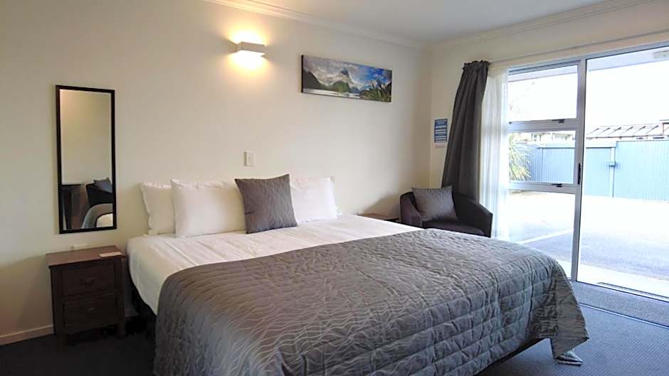 554 Moana Court Motel