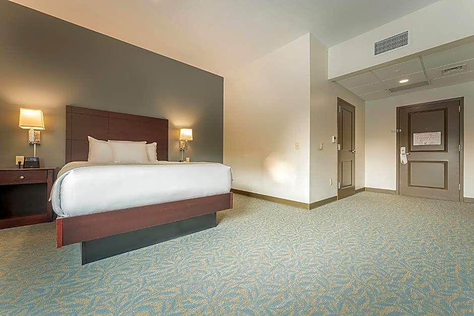 Sun & Ski Inn and Suites