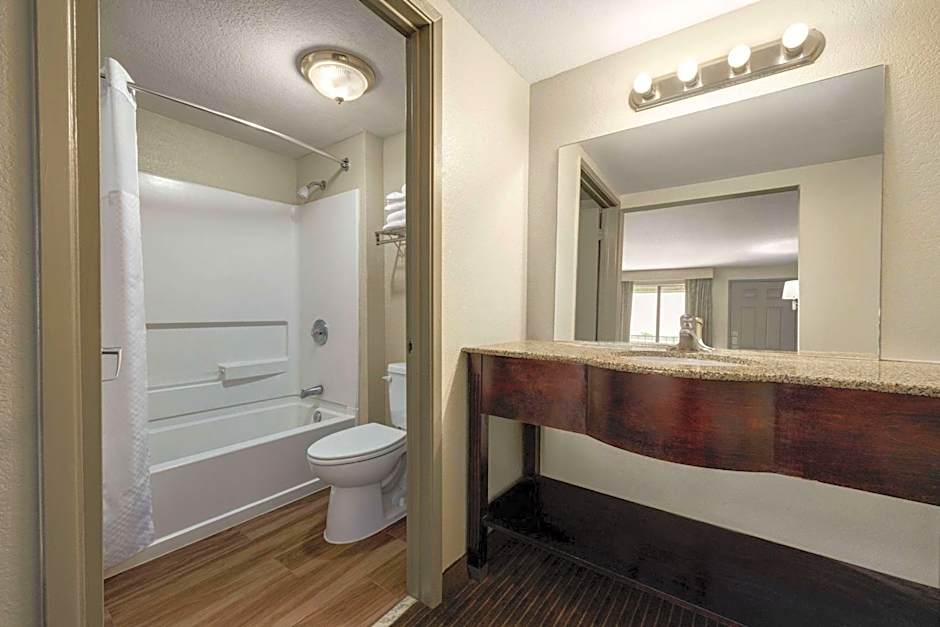 Days Inn by Wyndham Fresno South