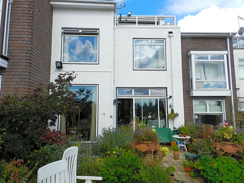 Chiswick Riviera with free parking