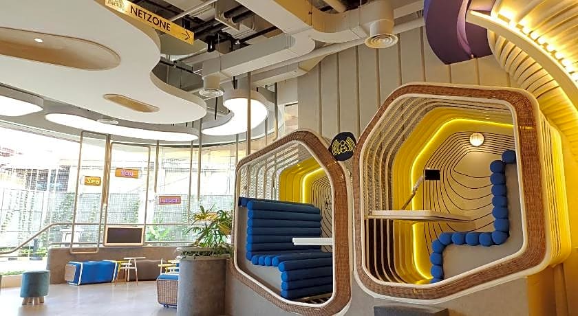 YELLO Hotel Kuta Beachwalk Bali