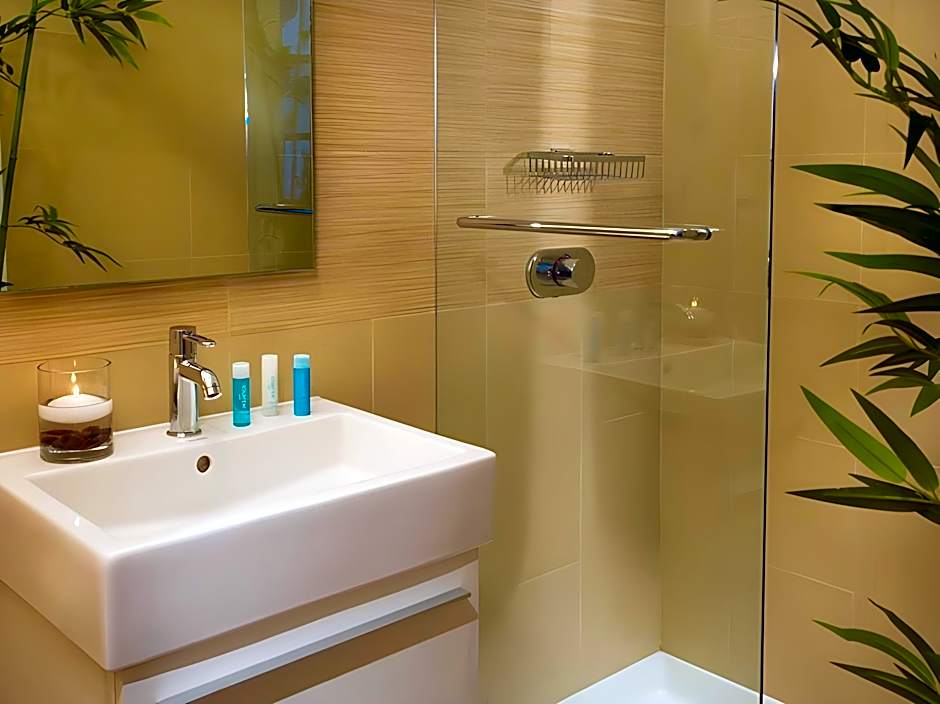 Hotel 27 by LuxUrban