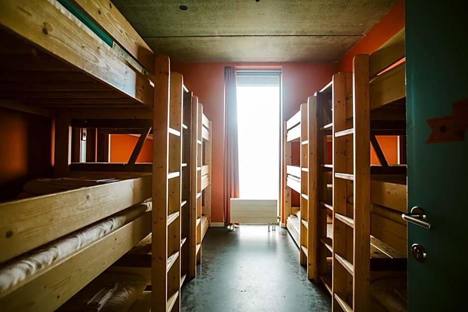 Lakeside Paradise Sport Hostel