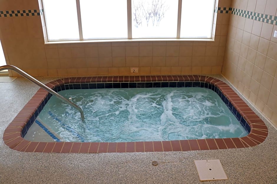 Holiday Inn Express & Suites Marquette By IHG