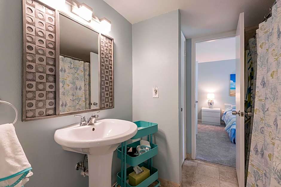 Walk to the Sand, Pool & Hot Tub Waterfront Oasis