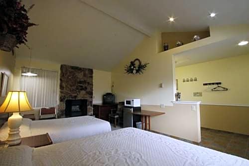 Monterey Fireside Lodge