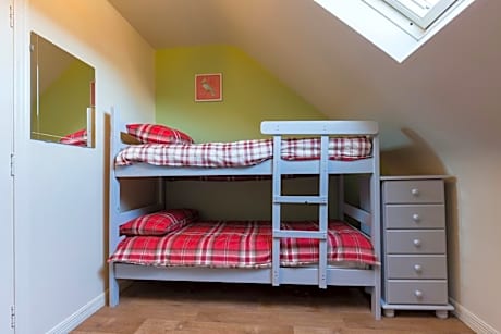 Classic Quadruple Room with Shared Bathroom