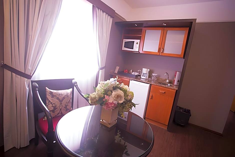 Las Ventanas Suites Hotel