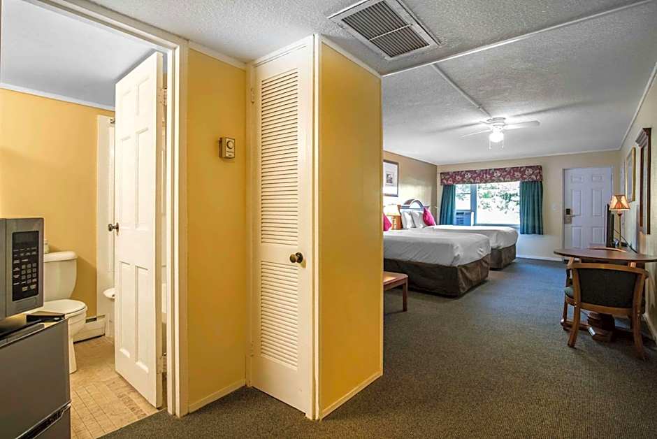 TiltonLodge Inn & Suites